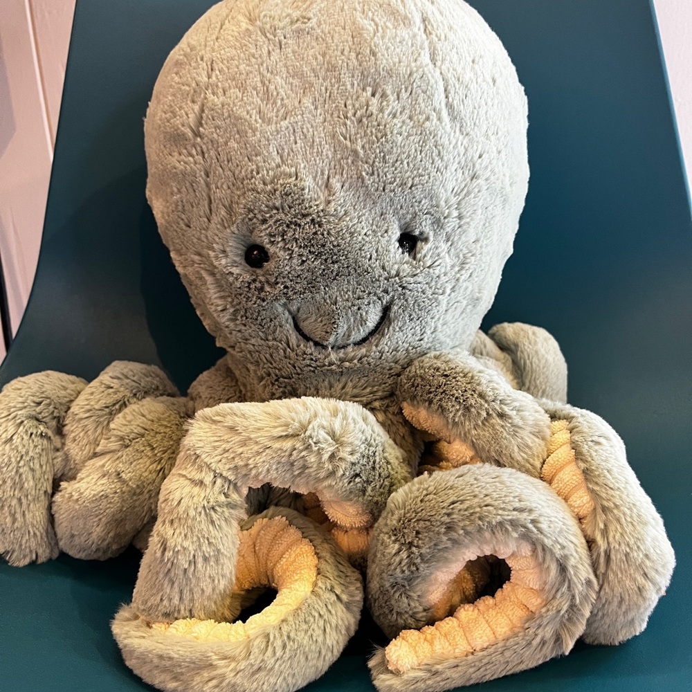 Jellycat octopus - barely touched!